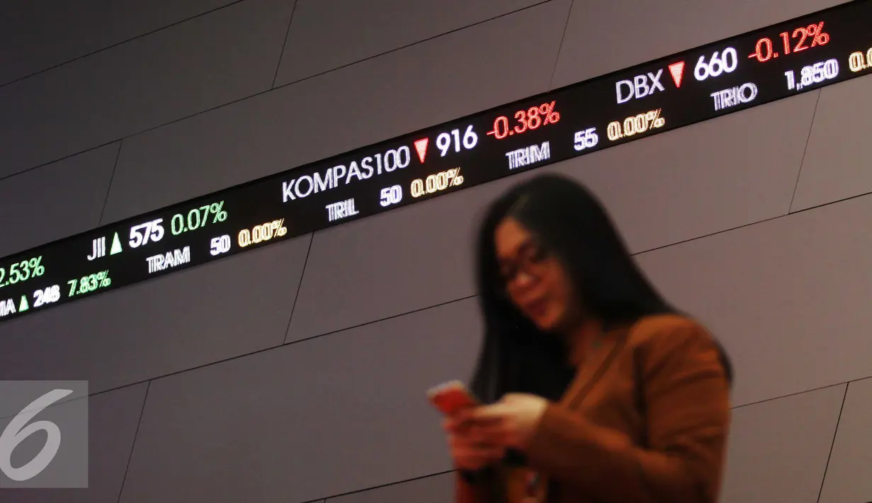 Suasana di Bursa Efek Indonesia, Jakarta, Kamis (10/9/2015). Nilai tukar rupiah terhadap dolar Amerika Serikat (AS) ditutup melemah di posisi Rp 14.329 per USD dibandingkan kemarin di Rp 14.283 per USD (Liputan6.com/Angga Yuniar)