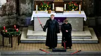 Beberapa hari yang lalu dikabarkan adanya gereja di Berlin yang akan menggelar kebaktian bertema Star Wars. Nah, beginilah jadinya.