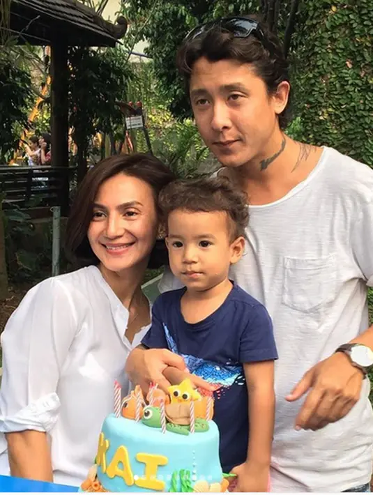 Masih ditempat yang sama Wanda Hamidah juga mengucapkan selamat pada pasangan Gubernur dan Wakil Gubernur terpilih Anies Baswedan dan Sandiaga Uno. Wanda berharap keduanya bisa Amanah. (Instagram/hamidah)