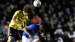 Bek Arsenal, David Luiz menyundul bola dibayangi pemain Portsmouth , Marcus Harness pada laga putaran lima Piala FA di Fratton Park, Senin (2/3/2020). Arsenal sukses membungkam tuan rumah Portsmouth dengan skor 2-0. (AP Photo/Kirsty Wigglesworth)