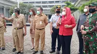 Wakil Wali Kota Hevearita G Rahayu memberi briefing pelaksanaan PKM tahap lanjutan. (foto: Liputan6.com/ Septi Nur Eka Mafiroh)