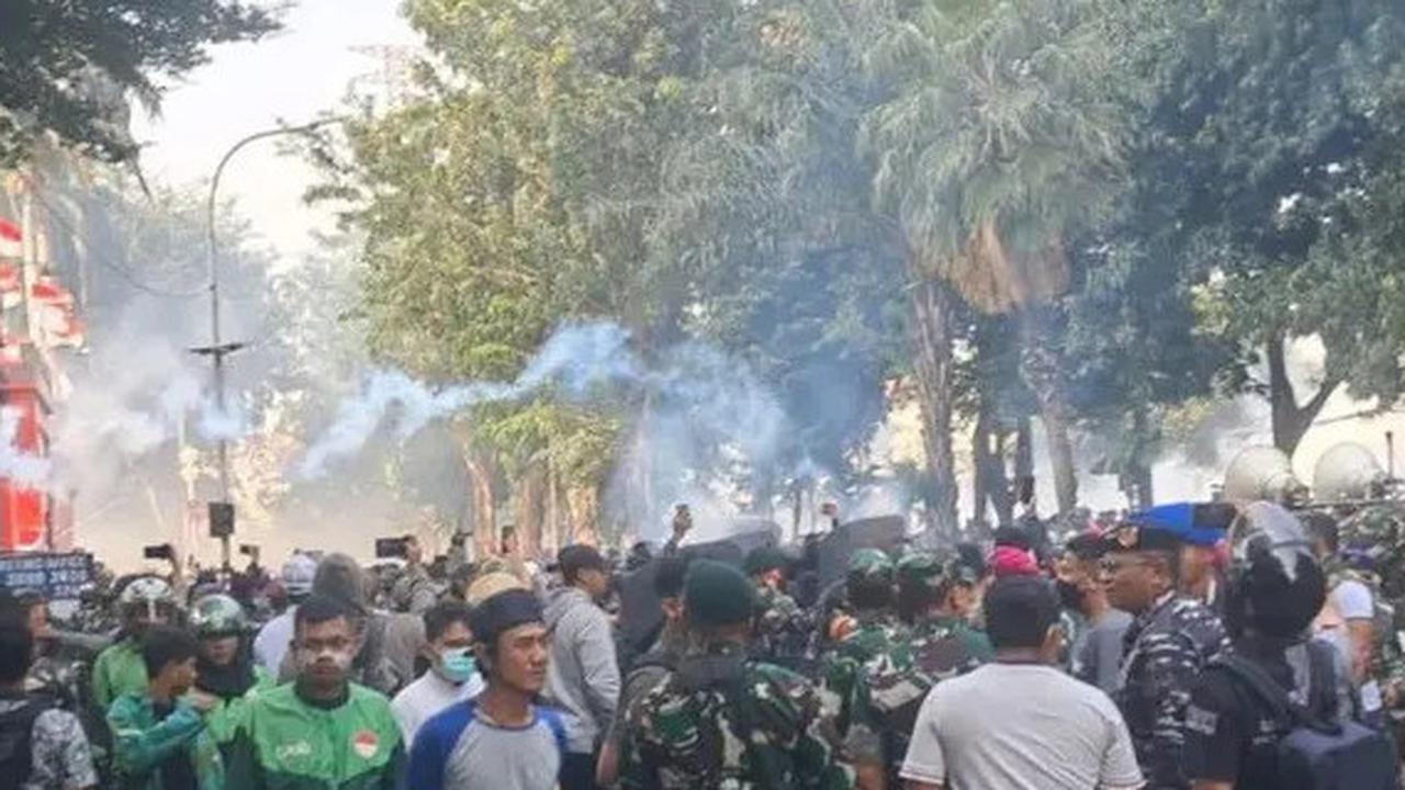 Demo Rusuh di Mako Brimob Kwitang, Aparat Tembakkan Gas Air Mata Hingga Kena Anggota TNI
