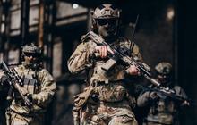 Anggota Kopassus dan Panglima Perang Moro Kagoya Pakai Jaket Loreng, Tiba-tiba Datangi Rumah Sekda di Puncak Jaya Papua