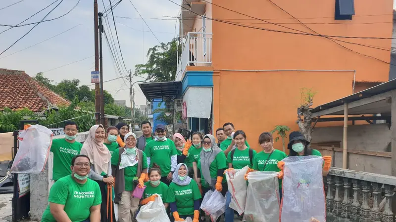 Godrej Indonesia menumbuhkan budaya ‘Upcycling’ sampah plastik kepada warga di Kampung Buntu, Condet, Jakarta. Dok Godrej