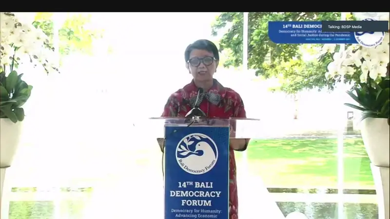 Menlu Retno Marsudi resmi membuka acara Bali Democracy Forum ke-14, Kamis (9/12/2021).