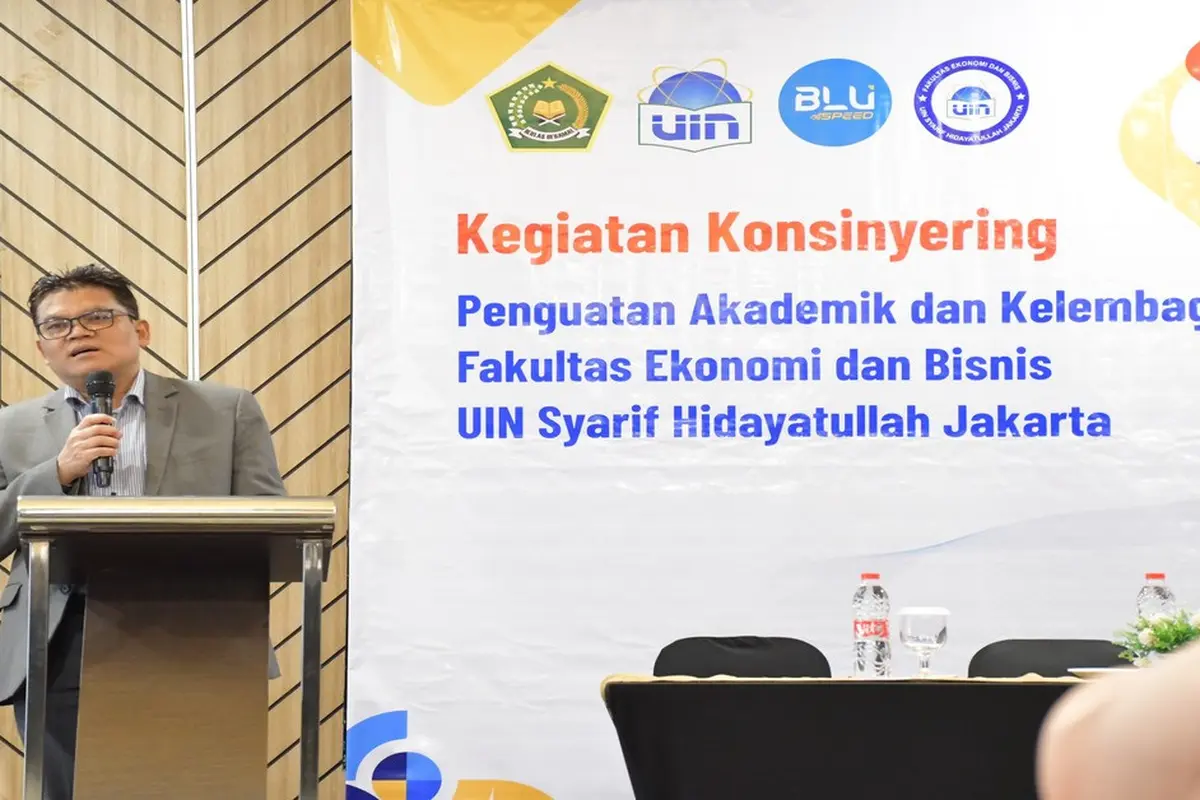 Rektor Universitas Islam Negeri (UIN) Syarif Hidayatullah Jakarta, Prof Asep Saepudin Jahar, membuka kegiatan Konsinyering Penguatan Akademik dan Kelembagaan Fakultas Ekonomi dan Bisnis (FEB). (Istimewa)