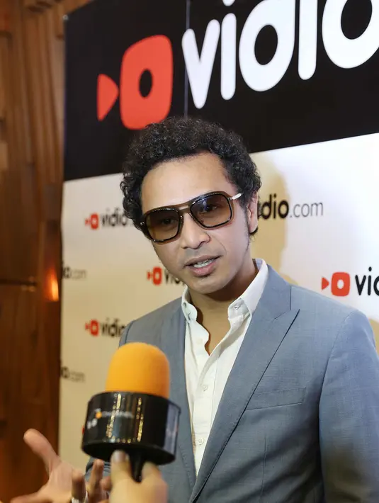 "Tinggal bagaimana mereka ditemukan dan diekspose. Karena mereka tidak memiliki sarana yang tepat dalam mewadahi karya-karya tersebut karenanya saya sangat senang dengan ajang ini," tandas Giring. (Nurwahyunan/Bintang.com)