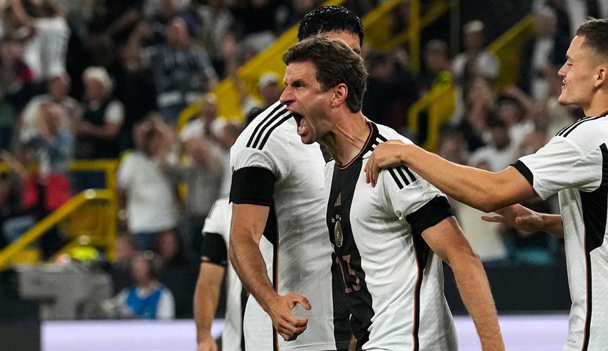 Kali ini, Jerman unggul dua gol terlebih dahulu lewat Thomas Muller pada menit ke-4 dan Leroy Sane pada menit ke-87. (AP Photo/Martin Meissner)