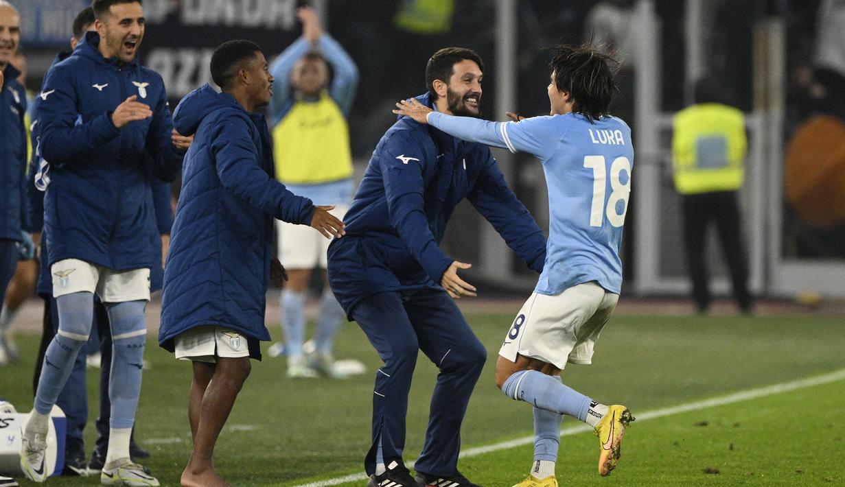 Lazio berhasil menggapai posisi runner-up klasemen sementara Liga Italia 2022/2023 usai mengalahkan tamunya Monza dengan skor 1-0 berkat gol tunggal Luka Romero pada menit ke-69. (LaPresse via AP/Fabrizio Corradetti)