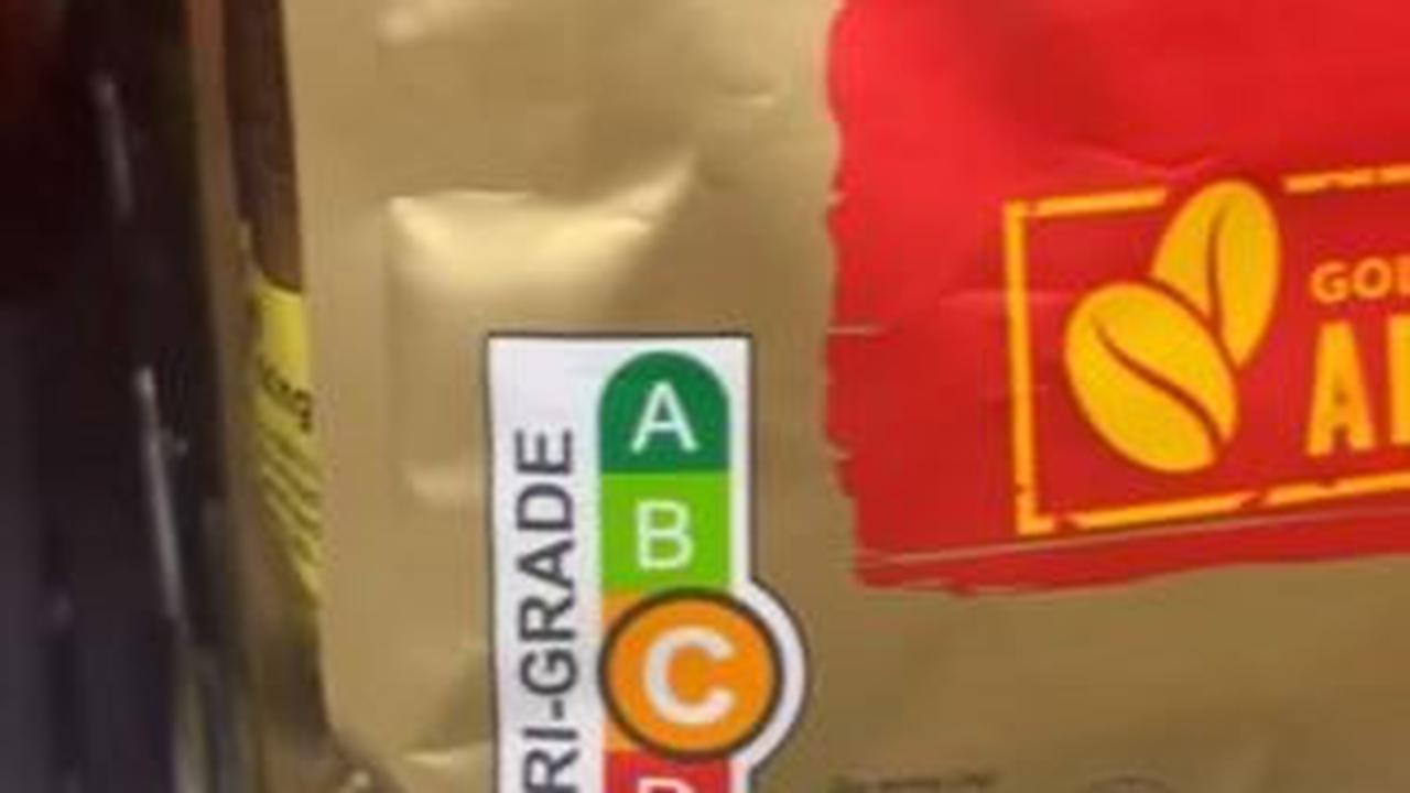 "Di Singapura minuman itu dinilai guys. Nih ada ABCD nya," ujarnya dalam video.<br>