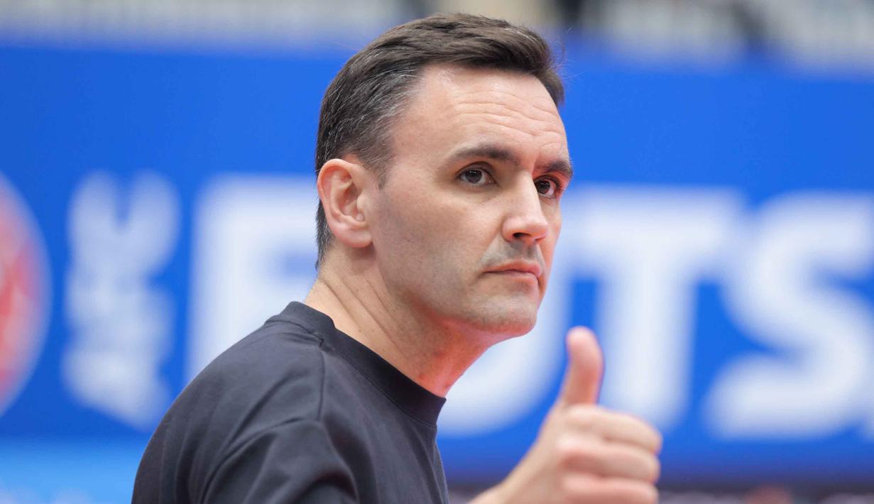 Pelatih Timnas Futsal Indonesia, Hector Souto Vazquez saat melawan Vietnam pada babak perempat final Piala Asia Futsal 2026 di Indonesia Arena, Kompleks Gelora Bung Karno, Senayan, Jakarta, Selasa (3/2/2026). (Bola.com/Bagaskara Lazuardi)