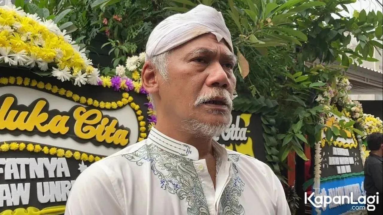 Kondisi Tio Pakusadewo Membaik, Dewi Perssik Berharap Bisa Main Film Bareng