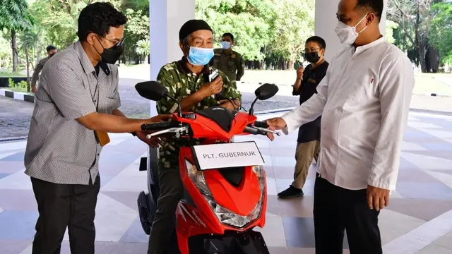Kakek Safaruddin dapat motor