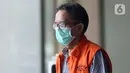 Mantan Direktur Utama PTDI, Budi Santoso bersiap meninggalkan Gedung KPK Jakarta, Senin (7/9/2020). KPK memperpanjang masa penahanan Direktur Utama PTDI, Budi Santoso. (Liputan6.com/Helmi Fithriansyah)