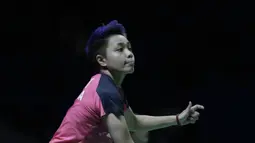 Pebulutangkis Indonesia, Apriyani Rahayu, saat melawan wakil Jepang, Ayako Sakuramoto/Yukiko Takahata pada Indonesia Open 2019 di Istora, Jakarta, Selasa (16/7). Pasangan Indonesia menang 21-15, 21-16. (Bola.com/M Iqbal Ichsan)