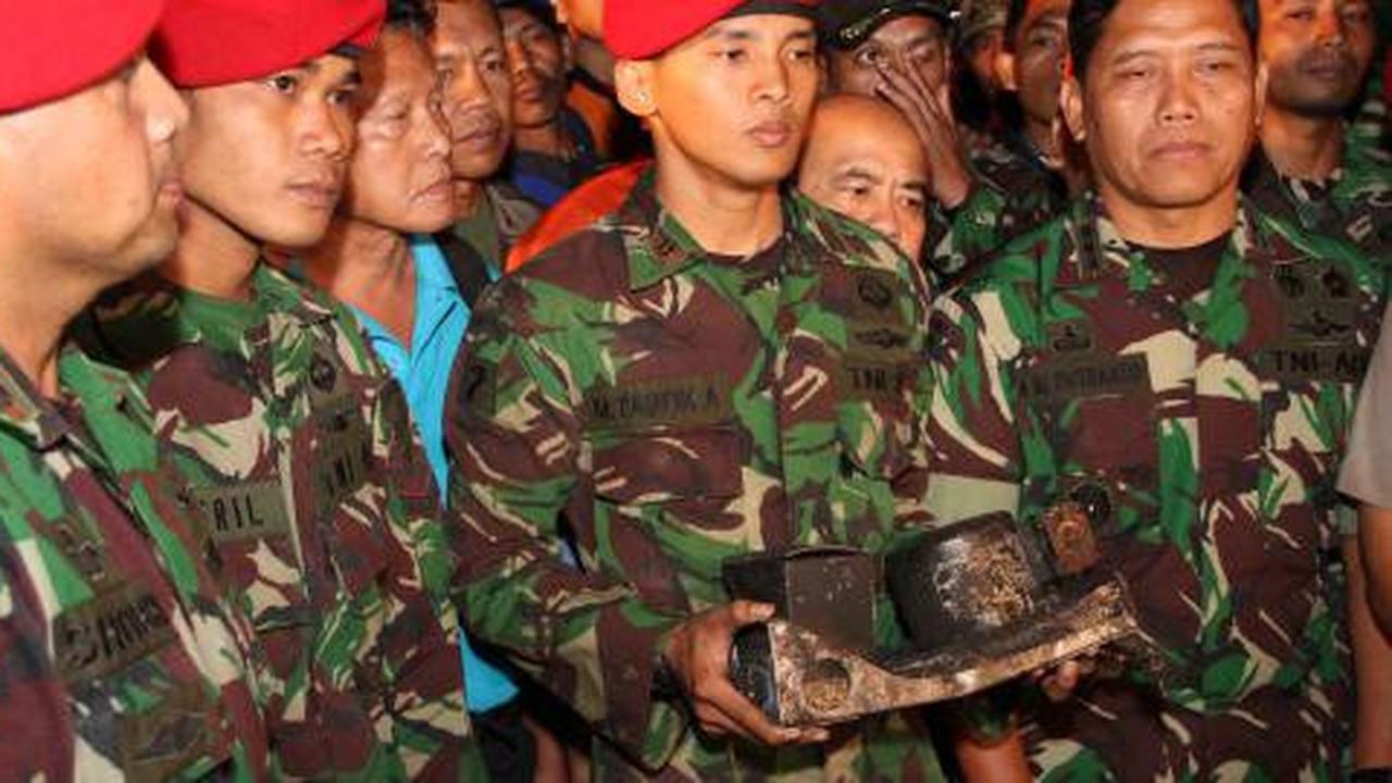 Keluarga korban Sukhoi minta black box dibuka ke publik