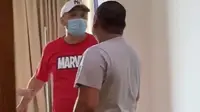 JC (baju merah) pelaku penganiayaan perawat RS Siloam Palembang sempat mengaku sebagai anggota polisi (Dok. Instagram @palembangwikwikwik / Nefri Inge)