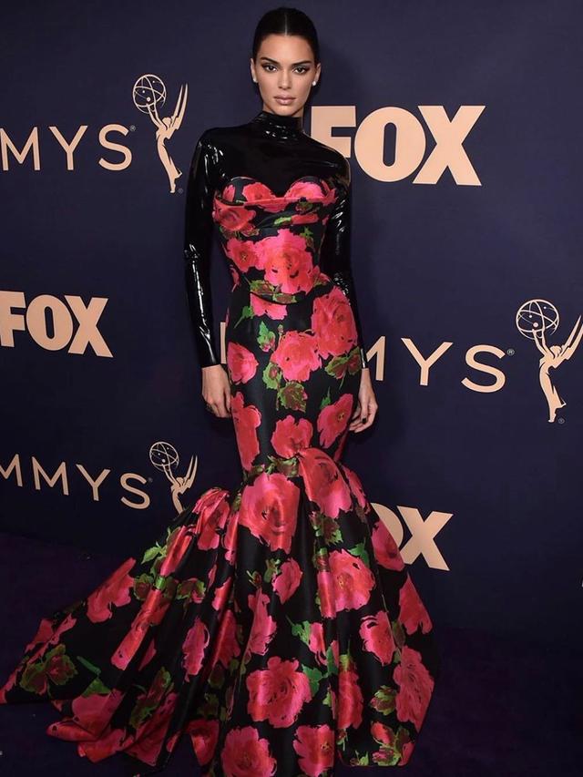 Tampilan Unik Cardi B di Paris Fashion Week 2019