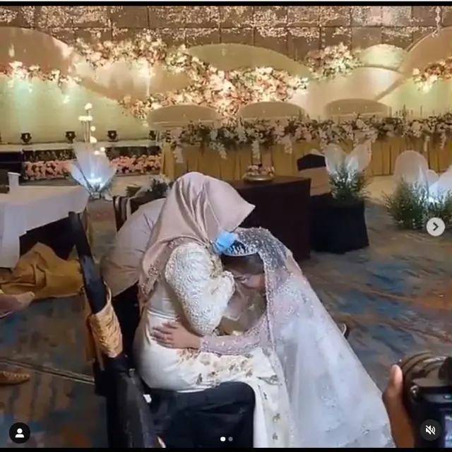 6 Momen Sungkeman Ifan Seventeen dan Citra Monica dengan Orang Tua Dylan Sahara