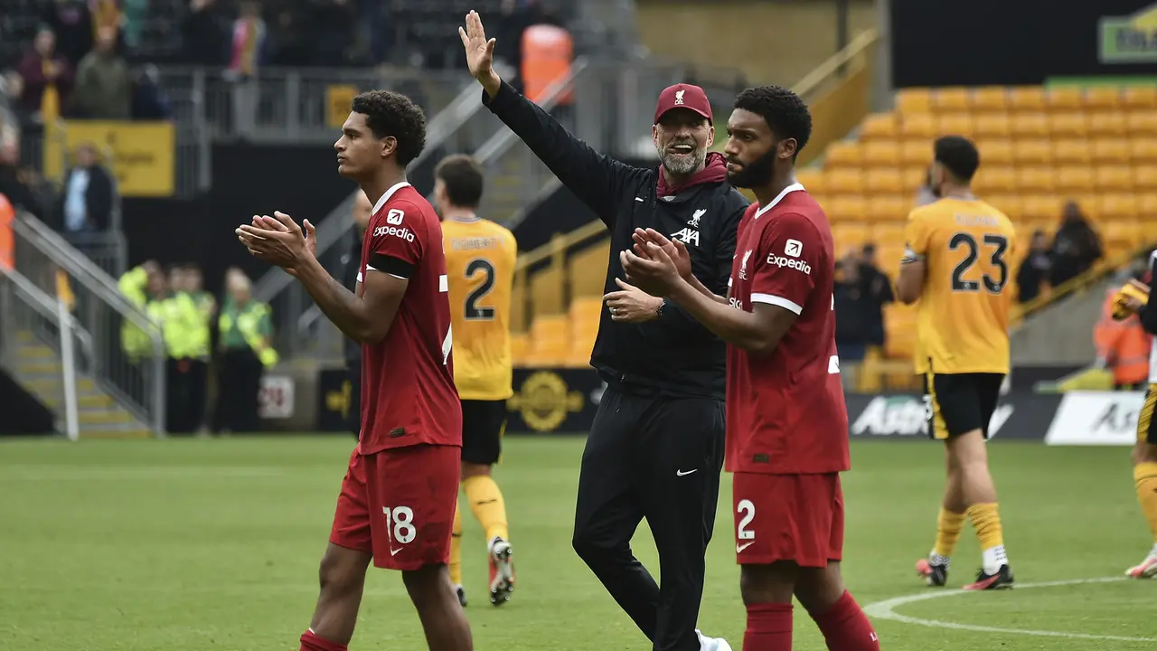 Foto: Melihat Umpan Berkelas Mohamed Salah yang Bawa Liverpool Curi Poin Penuh di Markas Wolverhampton