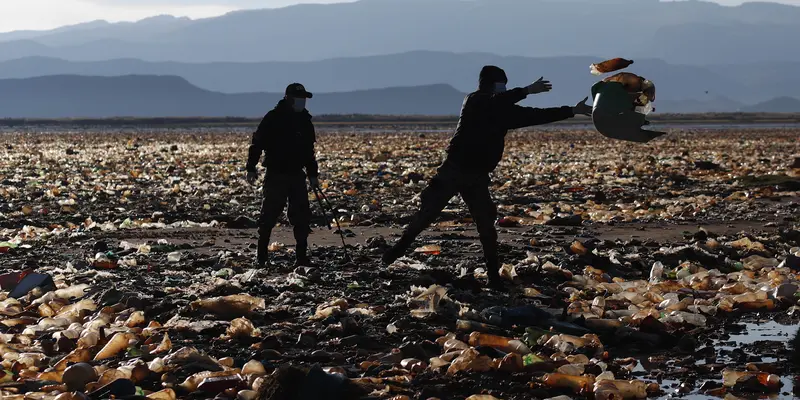 Lautan Sampah yang Selimuti Danau Uru-Uru di Bolivia Mulai Dibersihkan