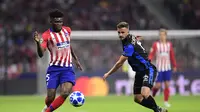 Thomas Partey (kiri) saat ini diminati Arsenal (JAVIER SORIANO / AFP)