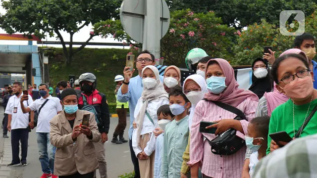 Masyarakat Mengiringi Kepulangan Jenazah Eril Menuju Bandung