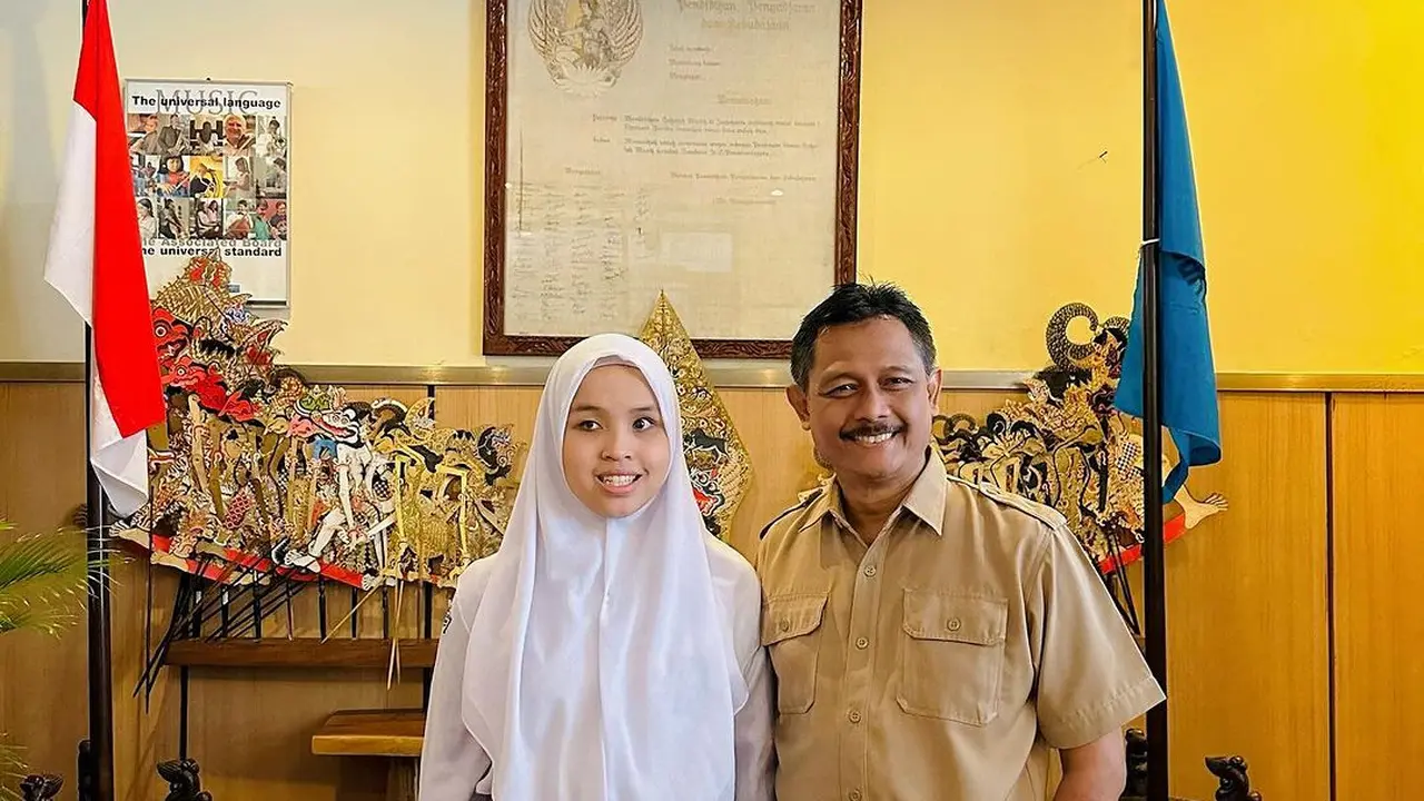Potret Putri Ariani Lulus dari Bangku SMA, Ucapkan Terima Kasih kepada Para Guru