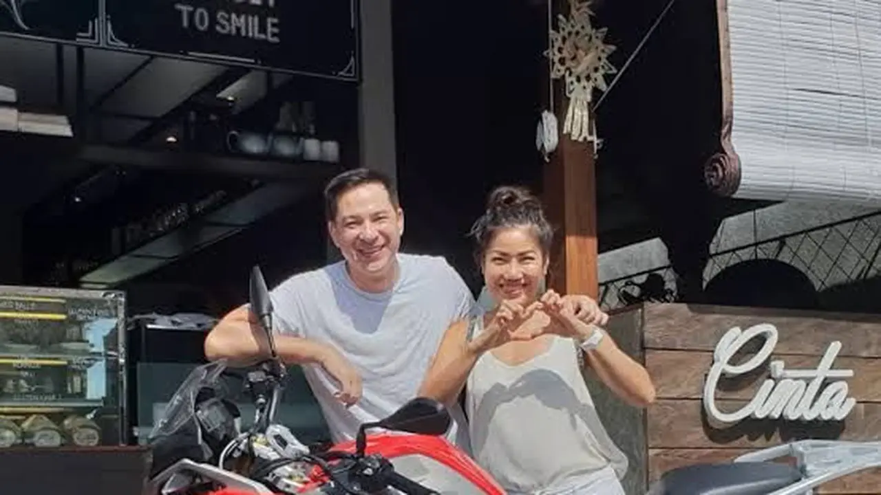 Cerai, Ini 7 Potret Kenangan Ari Wibowo dan Inge Anugrah Touring Motor