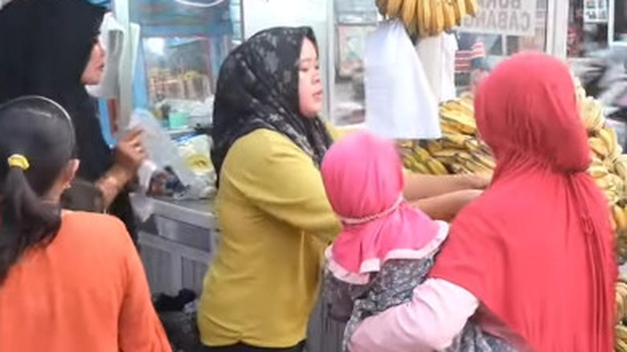 Kisah Mantan Kuli Berjualan Pisang