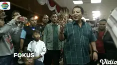 Kepada para pengungsi, Gubernur meminta untuk tidak perlu khawatir lagi karena tsunami dipastikan tidak terjadi.