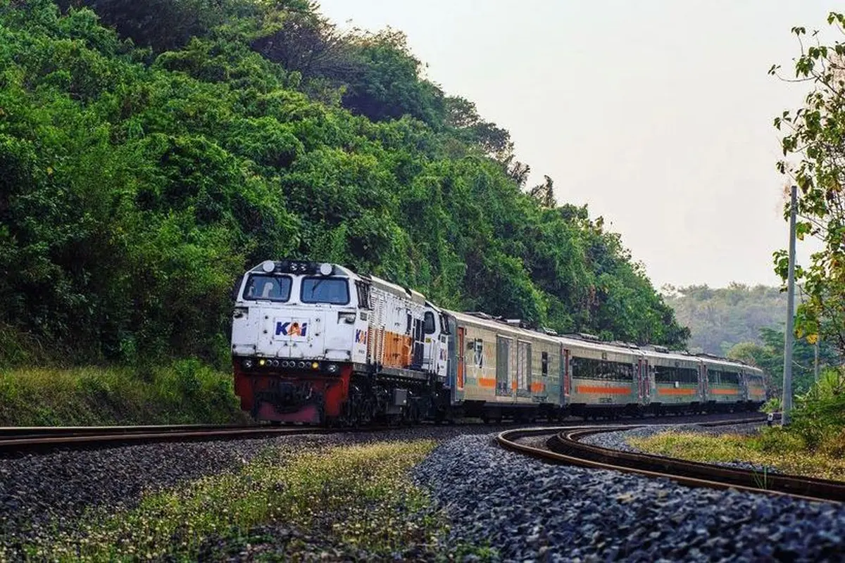 PT KAI Wajibkan Vaksin Booster Covid-19 untuk Perjalanan Jarak Jauh
