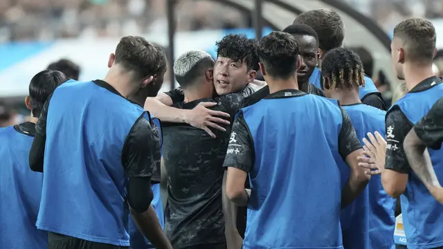 Foto: Tangis Son Heung-min Pecah di Laga Perpisahan dengan Tottenham Hotspur