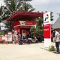 Aktivitas di Pestashop 4P.53147 di Desa Cingebul, Kecamatan Lumbir, Banyumas, Jawa Tengah. Konsumen pertashop adalah sepeda motor. (Foto: Liputan6.com/Muhamad Ridlo)