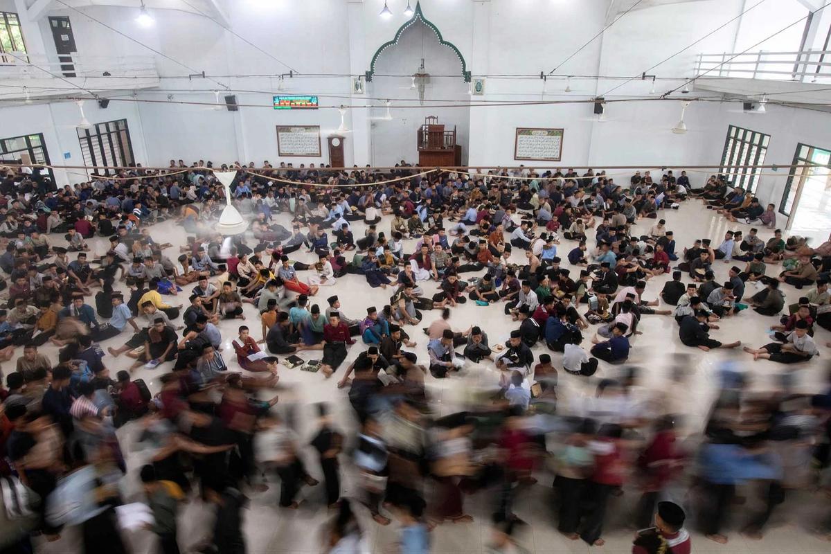 FOTO: Ribuan Santri Gelar Tadarus Lingkaran di Bulan Ramadan