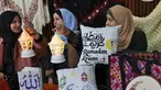 Para wanita menyiapkan dekorasi jelang bulan suci Ramadhan di Kota Gaza, Palestina, 31 Maret 2022. Ramadhan di Palestina akan dimulai pada akhir pekan ini. (MOHAMMED ABED/AFP)
