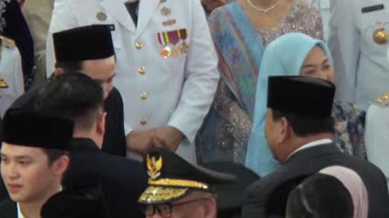 Potret Cantik Arumi Bachsin dan Kahiyang Ayu Berkebaya