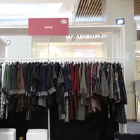 Deretan busana bernuansa kasual modern dengan dominasi motif garis dan warna netral dari Sofie. (foto: Fimela.dok)