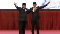 Calon Presiden dan Wakil Presiden nomor urut 02 Prabowo Subianto-Sandiaga Uno menyapa relawan dan pendukungnya saat pidato kebangsaan di JCC, Jakarta, Senin (14/1) malam. Pidato kebangsaan mengusung Indonesia Menang. (merdeka.com/Iqbal S Nugroho) 
