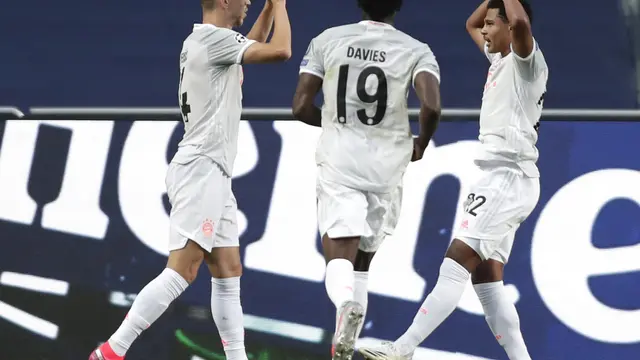 Alphonso Davies. Serge Gnabry, Bayern Munchen