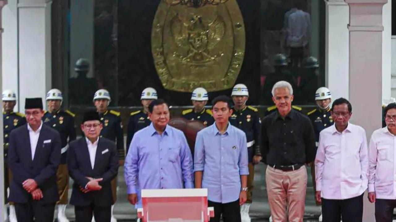 FOTO:  Ekspresi Tiga Pasangan Capres dan Cawapres RI Deklarasi Kampanye Pemilu Damai 2024 di Kantor KPU