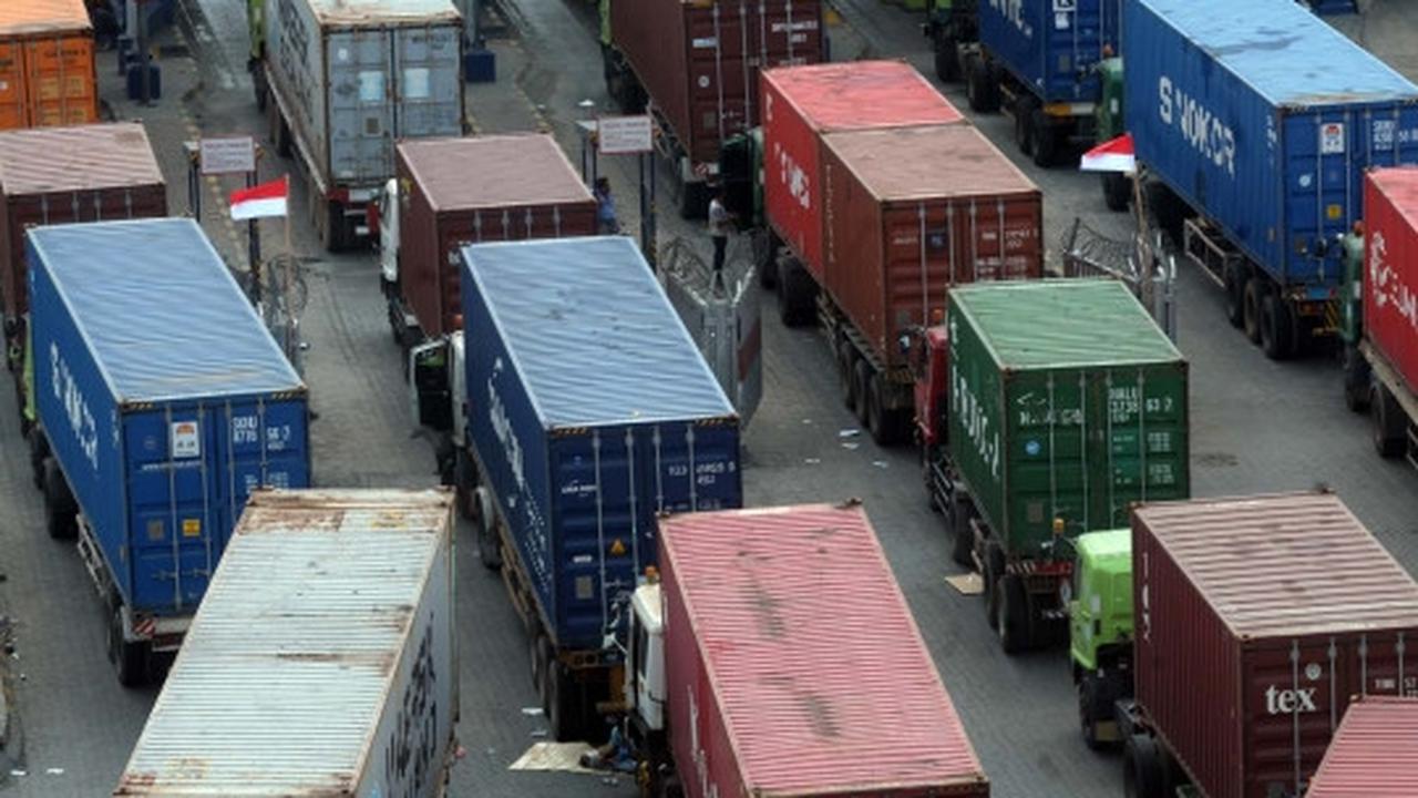 Imbas aksi mogok karyawan JICT, bongkar muat peti kemas lumpuh