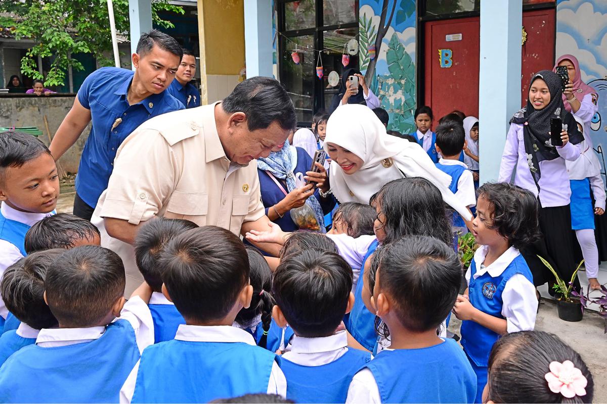Prabowo tinjau Makan Bergizi Gratis di SD dan TK di Jakarta Timur