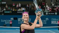 Victoria Azarenka merebut gelar Brisbane International 2016 setelah mengalahkan Angelique Kerber pada laga final di Pat Rafter Arena, Sabtu (9/1/2016). (Brisbane International)