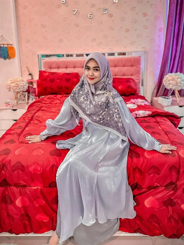 Diprediksi jadi Tren, Inspirasi Baju Lebaran Shimmer dari Irish Bella hingga Aghnia Punjabi