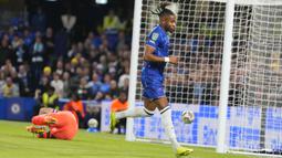 Christopher Nkunku menjadi bintang kemenangan Chelsea dengan memborong tiga gol alias hattrick. (AP Photo/Kirsty Wigglesworth)