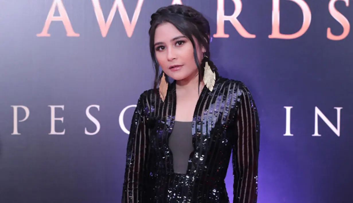 Artis cantik Prilly Latuconsina barus saja dinobatkan sebagai Aktris Wanita Terfavorit dalam ajang Panasonic Gobel Awards (PGA) 2017. Bagi Prilly, ini merupakan yang ketiga kalinya dalam ajang dan kategori yang sama. (Adrian Putra/Bintang.com)