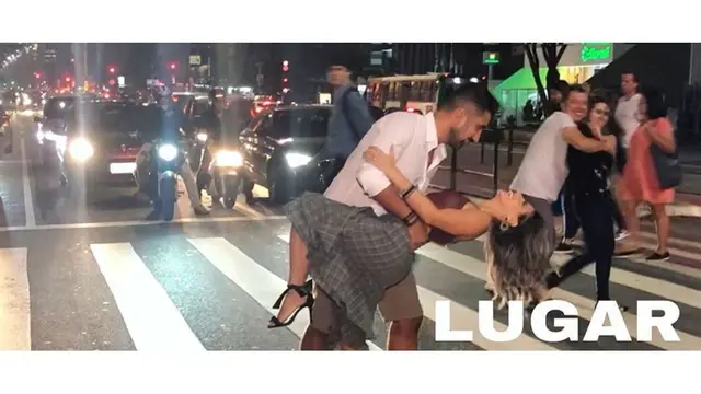 [Bintang] Kemesraan Ini Janganlah Cepat Berlalu, Inilah Foto-Foto Romantis yang Aslinya Nggak Banget!