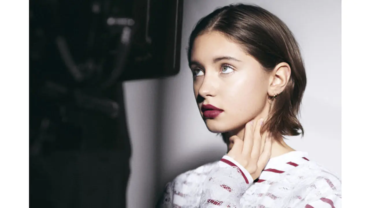Putri Aktor Jude Law Menjadi Wajah Brand Kecantikan Ternama