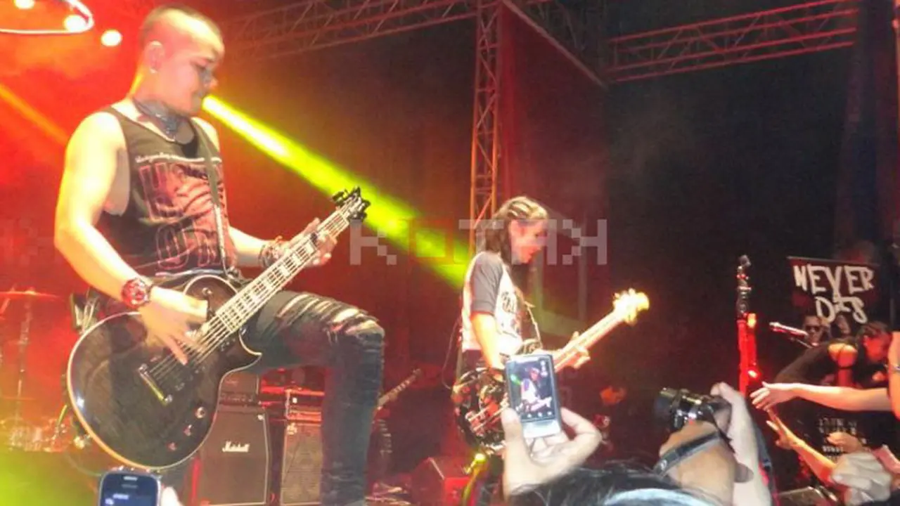 Ngerock Bareng di Konser Satu Dekade Kotak